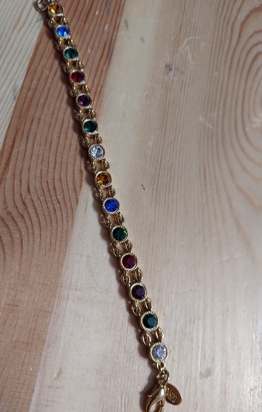 Joan River's Vintage Textured Gold/Beveled, Faceted Jewel Tone Crystal Bracelet - Picture 5 of 8